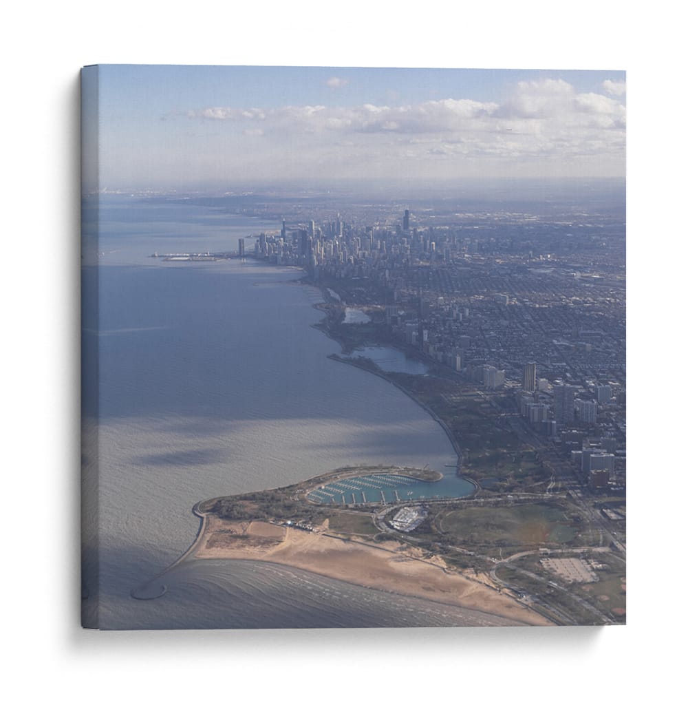 Vista Aérea de Chicago y el Lago Michigan - Wandering Pixels Co. | Cuadro decorativo de Canvas Lab