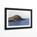 Acantilado Rocoso con Arco Natural y Mar Azul - Wandering Pixels Co. | Cuadro decorativo de Canvas Lab