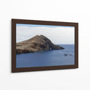 Acantilado Rocoso con Arco Natural y Mar Azul - Wandering Pixels Co. | Cuadro decorativo de Canvas Lab