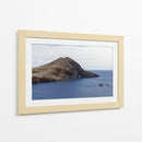 Acantilado Rocoso con Arco Natural y Mar Azul - Wandering Pixels Co. | Cuadro decorativo de Canvas Lab