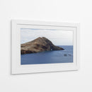 Acantilado Rocoso con Arco Natural y Mar Azul - Wandering Pixels Co. | Cuadro decorativo de Canvas Lab