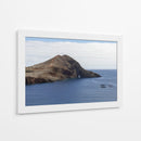 Acantilado Rocoso con Arco Natural y Mar Azul - Wandering Pixels Co. | Cuadro decorativo de Canvas Lab