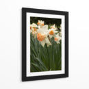 Flores Blancas y Durazno en el Jardín - Wandering Pixels Co. | Cuadro decorativo de Canvas Lab