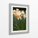 Flores Blancas y Durazno en el Jardín - Wandering Pixels Co. | Cuadro decorativo de Canvas Lab