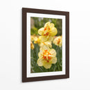 Flores Amarillas y Naranjas en Plena Floración - Wandering Pixels Co. | Cuadro decorativo de Canvas Lab