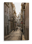 Callejón Empedrado con Lámparas Vintage - Wandering Pixels Co. | Cuadro decorativo de Canvas Lab