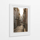 Callejón Empedrado con Lámparas Vintage - Wandering Pixels Co. | Cuadro decorativo de Canvas Lab