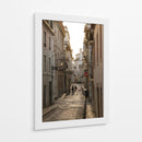 Callejón Empedrado con Lámparas Vintage - Wandering Pixels Co. | Cuadro decorativo de Canvas Lab