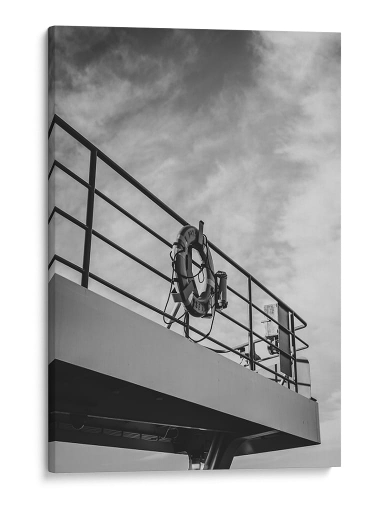 Salvavidas en Cubierta de Barco - Blanco y Negro - Wandering Pixels Co. | Cuadro decorativo de Canvas Lab