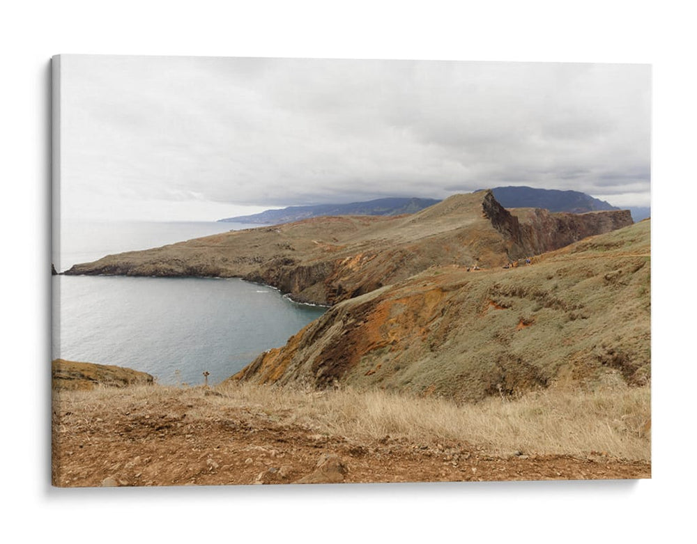 Acantilados Áridos con Vista al Mar - Wandering Pixels Co. | Cuadro decorativo de Canvas Lab