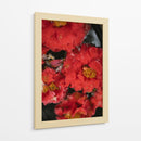 Flores Rojas con Gotas de Lluvia y Abeja - Wandering Pixels Co. | Cuadro decorativo de Canvas Lab