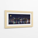 Reflejos de la ciudad a la luz de la luna - YuppiDu | Cuadro decorativo de Canvas Lab