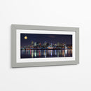 Reflejos de la ciudad a la luz de la luna - YuppiDu | Cuadro decorativo de Canvas Lab
