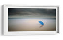Sombrilla azul solitaria - Paulo Dias | Cuadro decorativo de Canvas Lab