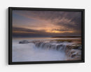 Serenidad costera dorada - Yan L | Cuadro decorativo de Canvas Lab