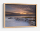 Serenidad costera dorada - Yan L | Cuadro decorativo de Canvas Lab