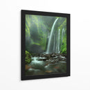 Arroyo con cascada de un verde exuberante - Adhi Prayoga | Cuadro decorativo de Canvas Lab