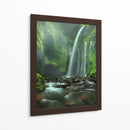 Arroyo con cascada de un verde exuberante - Adhi Prayoga | Cuadro decorativo de Canvas Lab