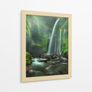 Arroyo con cascada de un verde exuberante - Adhi Prayoga | Cuadro decorativo de Canvas Lab