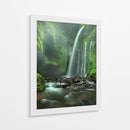 Arroyo con cascada de un verde exuberante - Adhi Prayoga | Cuadro decorativo de Canvas Lab