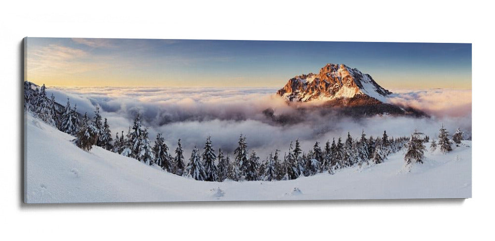 La montaña dorada sobre las nubes - Tomas Sereda | Cuadro decorativo de Canvas Lab