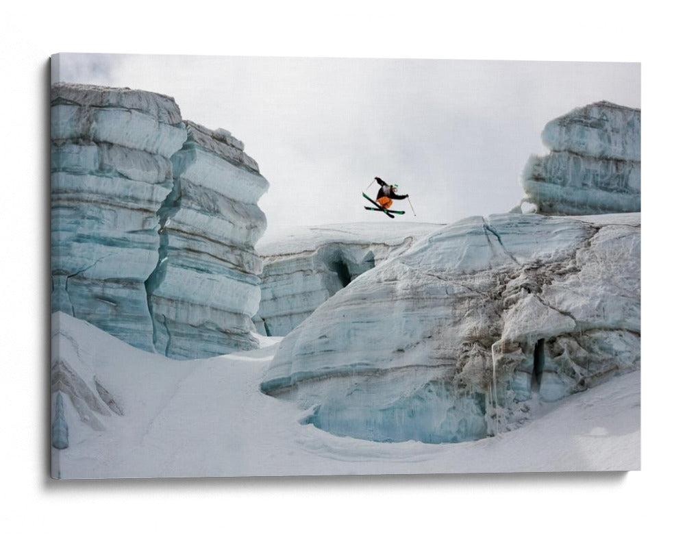 Esquiador saltando sobre el glaciar - Tristan Shu | Cuadro decorativo de Canvas Lab