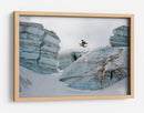 Esquiador saltando sobre el glaciar - Tristan Shu | Cuadro decorativo de Canvas Lab