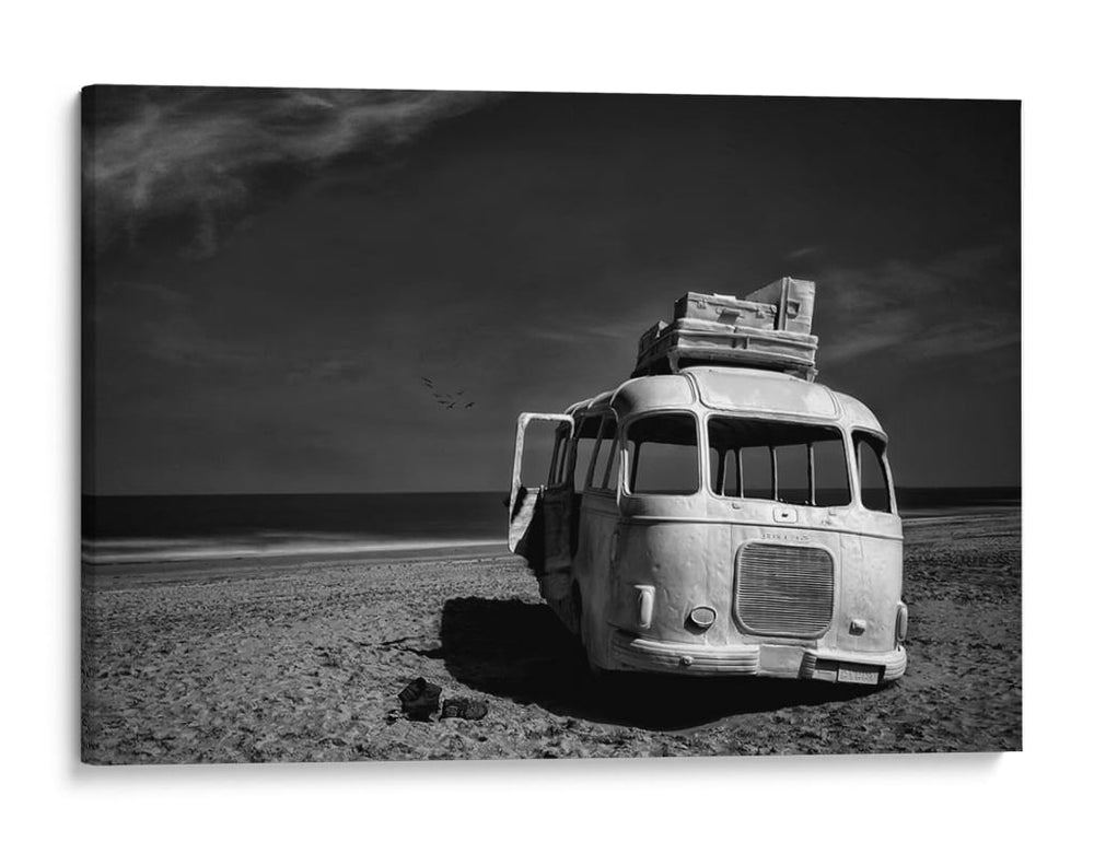 Autobús abandonado en la playa - Yvette Depaepe | Cuadro decorativo de Canvas Lab