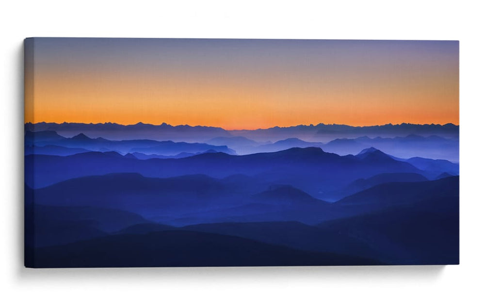 Capas de la montaña del cielo naranja - David Bouscarle | Cuadro decorativo de Canvas Lab