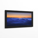 Capas de la montaña del cielo naranja - David Bouscarle | Cuadro decorativo de Canvas Lab
