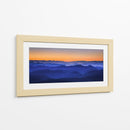 Capas de la montaña del cielo naranja - David Bouscarle | Cuadro decorativo de Canvas Lab