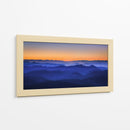 Capas de la montaña del cielo naranja - David Bouscarle | Cuadro decorativo de Canvas Lab
