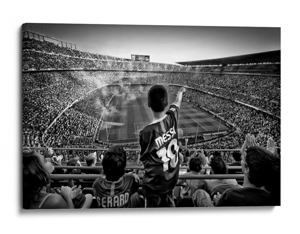 Joven aficionado apunta en el estadio - Clemens Geiger | Cuadro decorativo de Canvas Lab