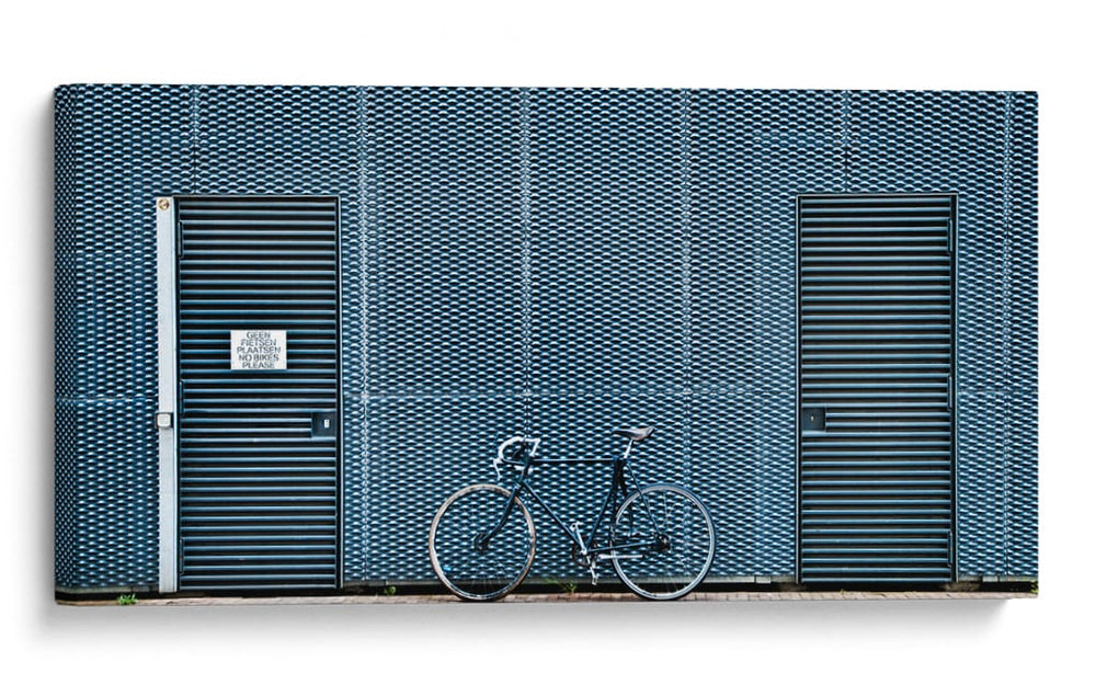 Muro de rejilla para bicicletas urbanas - Linda Wride | Cuadro decorativo de Canvas Lab