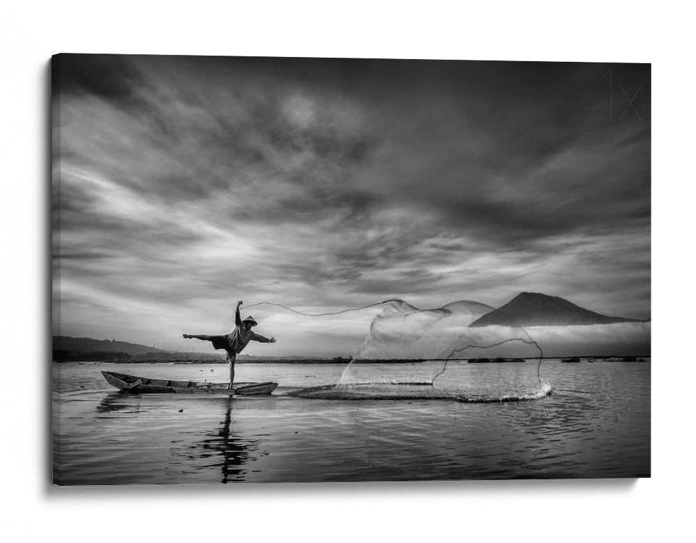 Lago del pescador en equilibrio - Arief Siswandhono | Cuadro decorativo de Canvas Lab