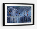 Niños chapoteando en la cascada - Angela Muliani Hartojo | Cuadro decorativo de Canvas Lab