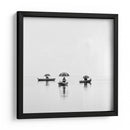 Tres pescadores con paraguas - Nina Pauli | Cuadro decorativo de Canvas Lab