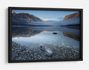 Reflejo del lago de la montaña brumosa - Bor | Cuadro decorativo de Canvas Lab