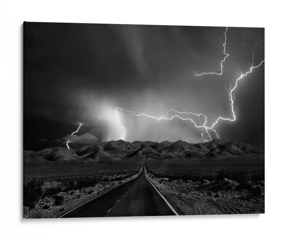 Tormenta eléctrica en la carretera del desierto - Yvette Depaepe | Cuadro decorativo de Canvas Lab