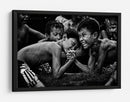 Un reñido pulso infantil - Adhi Prayoga | Cuadro decorativo de Canvas Lab