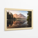 Amanecer en el lago brumoso de la montaña - Daniel Gastager | Cuadro decorativo de Canvas Lab