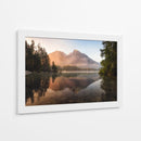 Amanecer en el lago brumoso de la montaña - Daniel Gastager | Cuadro decorativo de Canvas Lab
