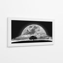Árbol solitario bajo la luna - NASSER OSMAN | Cuadro decorativo de Canvas Lab