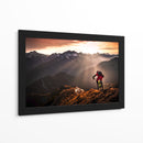 Ciclista de montaña al atardecer dorado - Sandi Bertoncelj | Cuadro decorativo de Canvas Lab