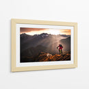 Ciclista de montaña al atardecer dorado - Sandi Bertoncelj | Cuadro decorativo de Canvas Lab