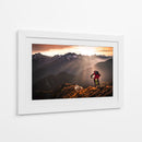 Ciclista de montaña al atardecer dorado - Sandi Bertoncelj | Cuadro decorativo de Canvas Lab