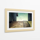 Chicas en escaleras modernas - Dennis Mohrmann | Cuadro decorativo de Canvas Lab