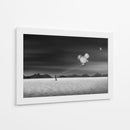 El hombre y los relojes voladores - Swarnendu Ghosh | Cuadro decorativo de Canvas Lab