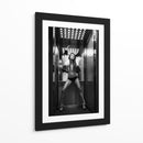 Glamour en ascensor monocromático - Martin Krystynek MQEP | Cuadro decorativo de Canvas Lab