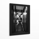 Glamour en ascensor monocromático - Martin Krystynek MQEP | Cuadro decorativo de Canvas Lab
